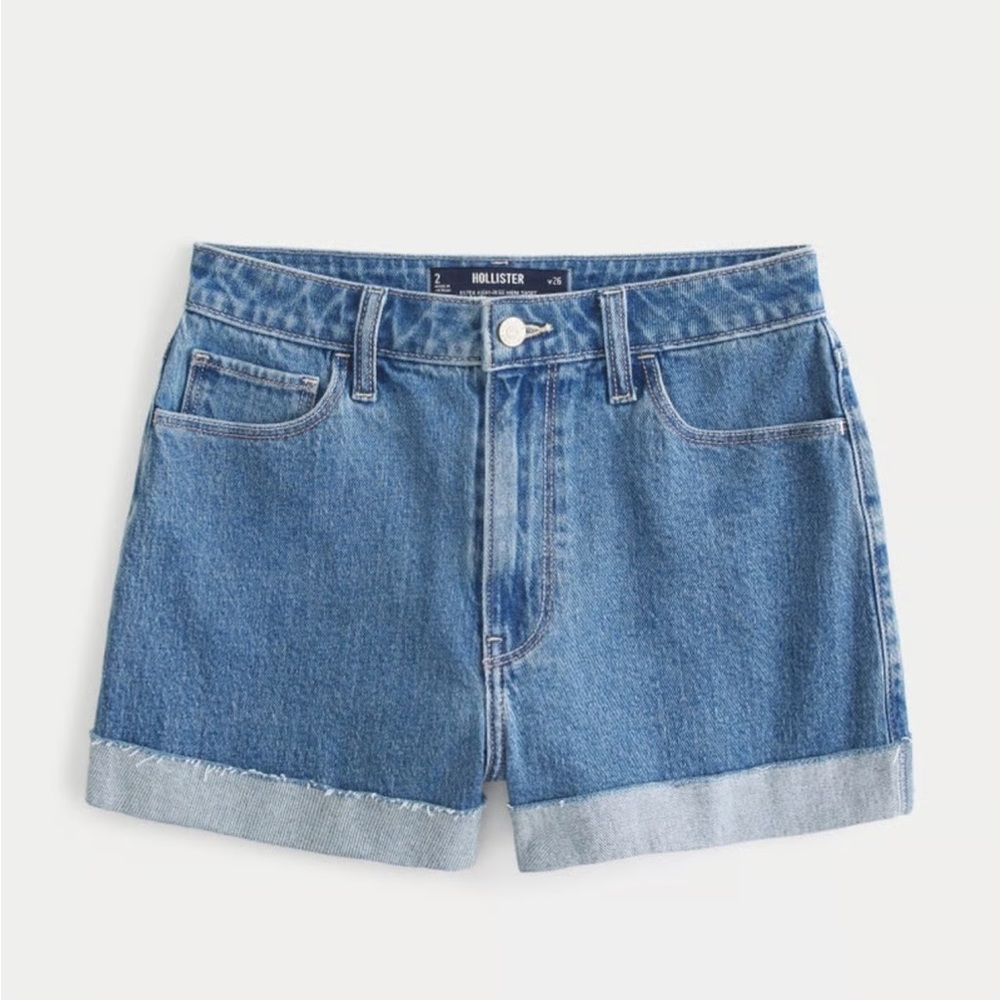 Hollister Ultra High-Rise Medium
Wash Denim Mom Shorts